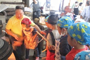 羽釜を使ったクッキングを体験 食育