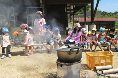 力を合わせてカレー作り-食育 クッキング