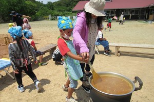 完成まであと少し-食育 クッキング